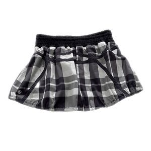 LuLulemon tennis skirt/jogging skirt size 6